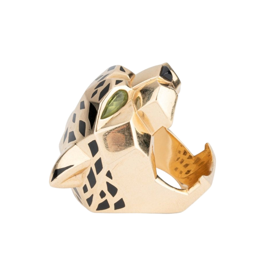 CARTIER “Tête de panthère” ring in yellow gold, black lacquer, onyx and peridots