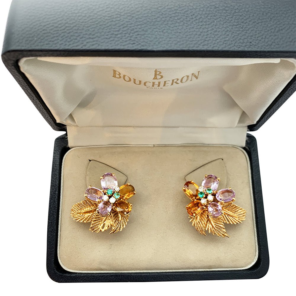 Boucles d'oreilles BOUCHERON "Fleur" or jaune et platine, pierres de couleur - Castafiore