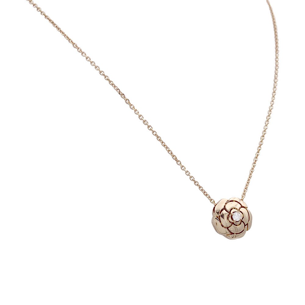Collier Chanel, "Extrait de Camélia", or rose, diamant. - Castafiore