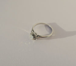 Bague Solitaire en or blanc, platine, et diamant