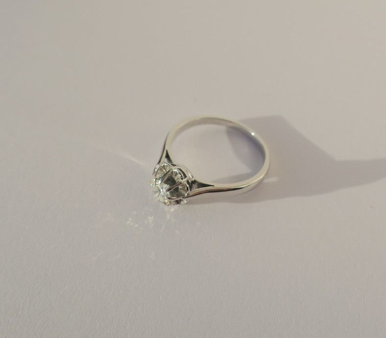 Bague Solitaire en or blanc, platine, et diamant