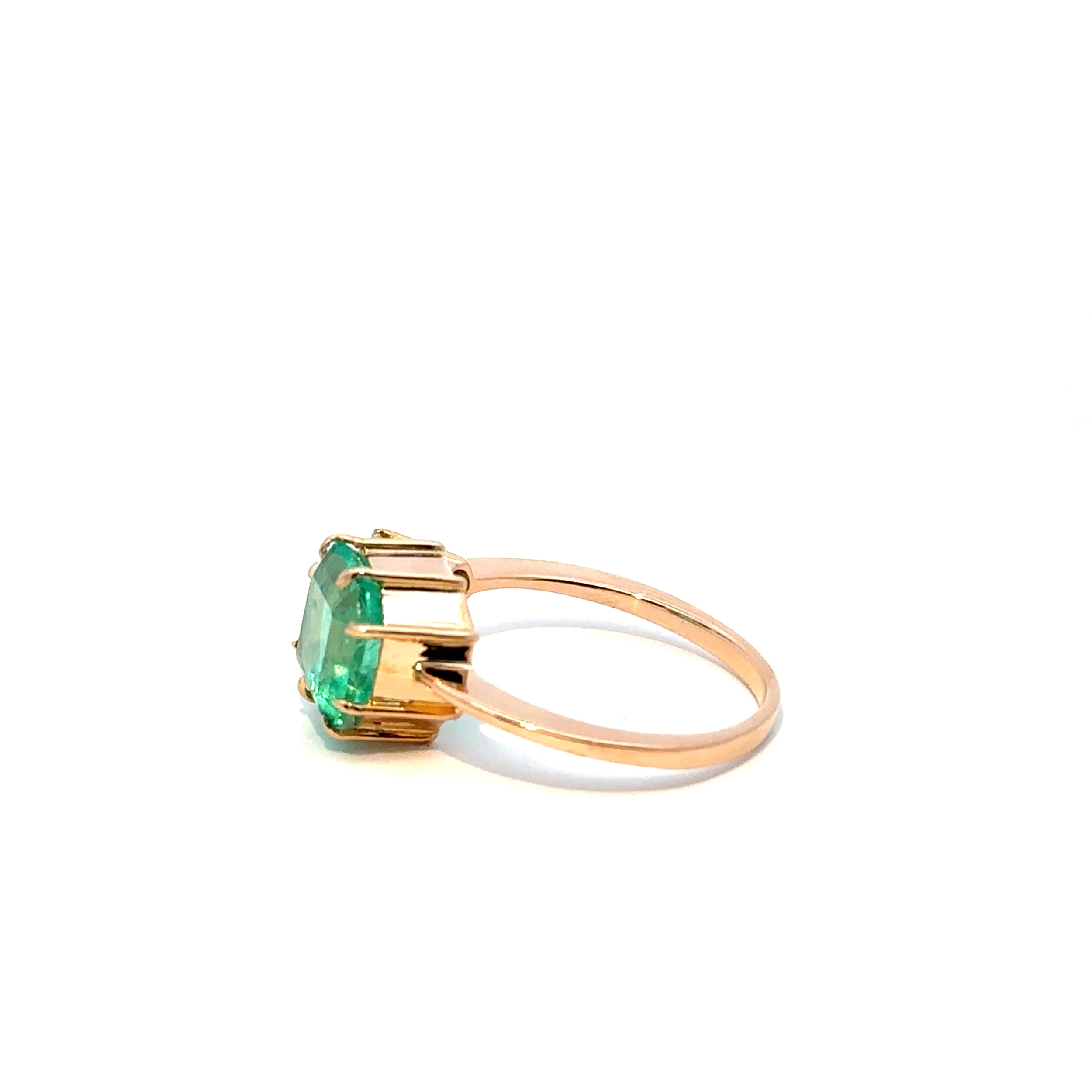 Yellow Gold Solitaire Ring with an Emerald and Diamond