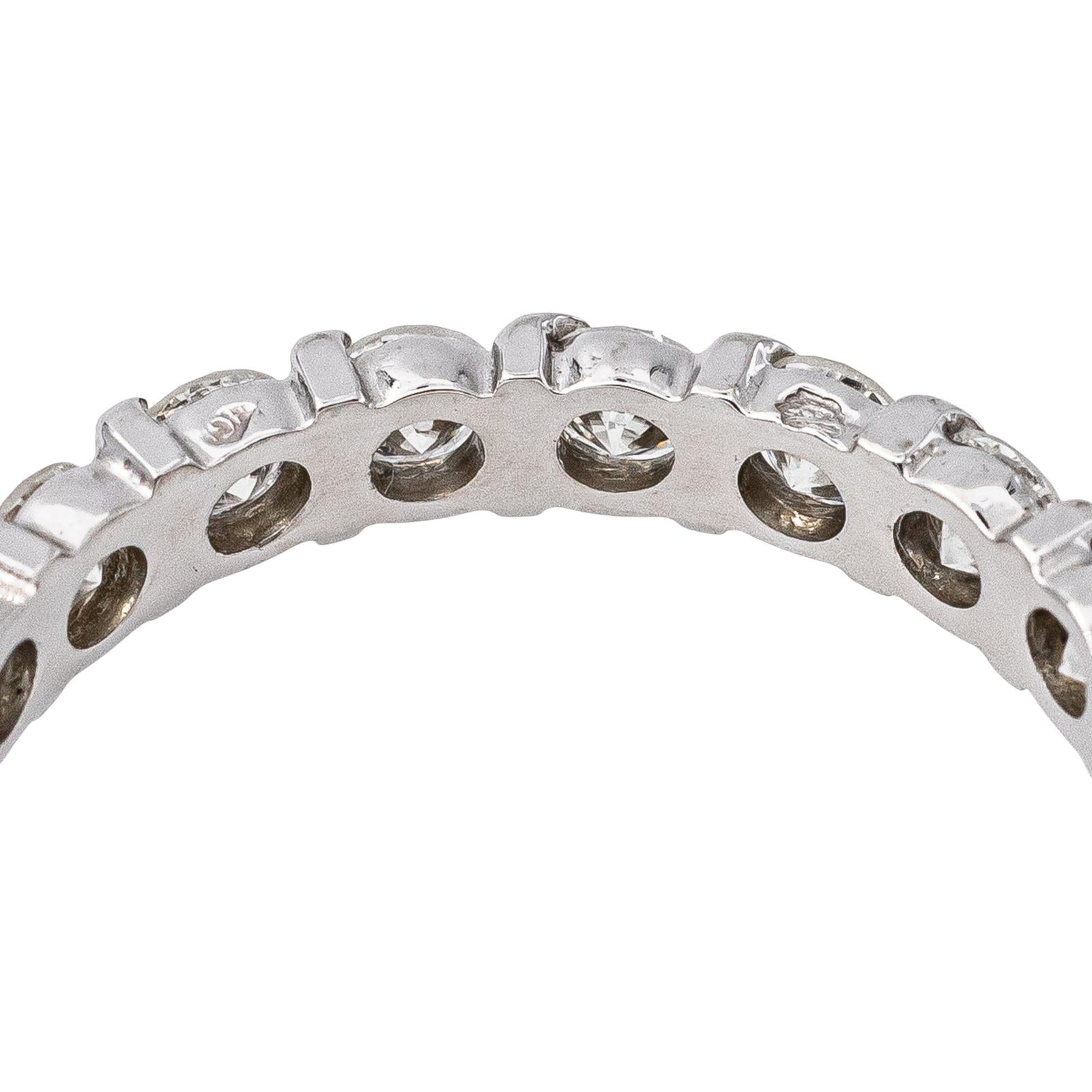 American-Style Wedding Band in White gold with Diamonds