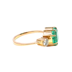 Yellow Gold Solitaire Ring with Emerald and Diamonds