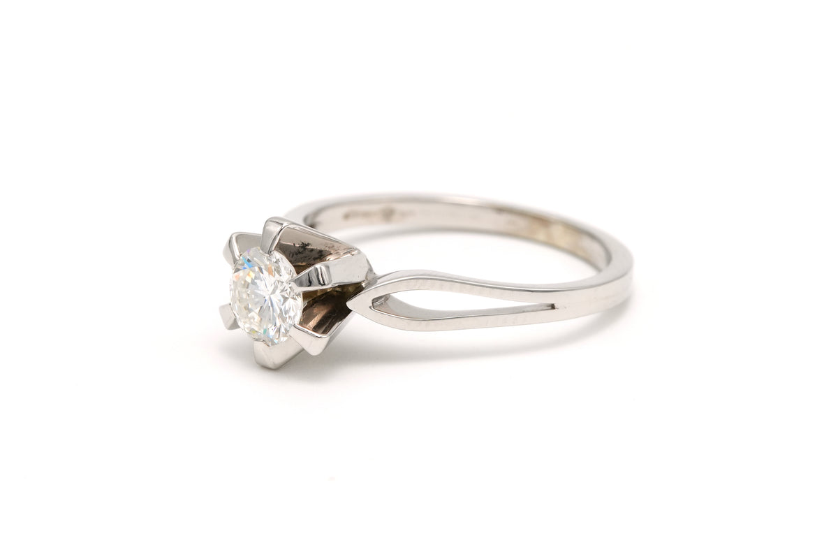 Bague Solitaire en or blanc et diamants