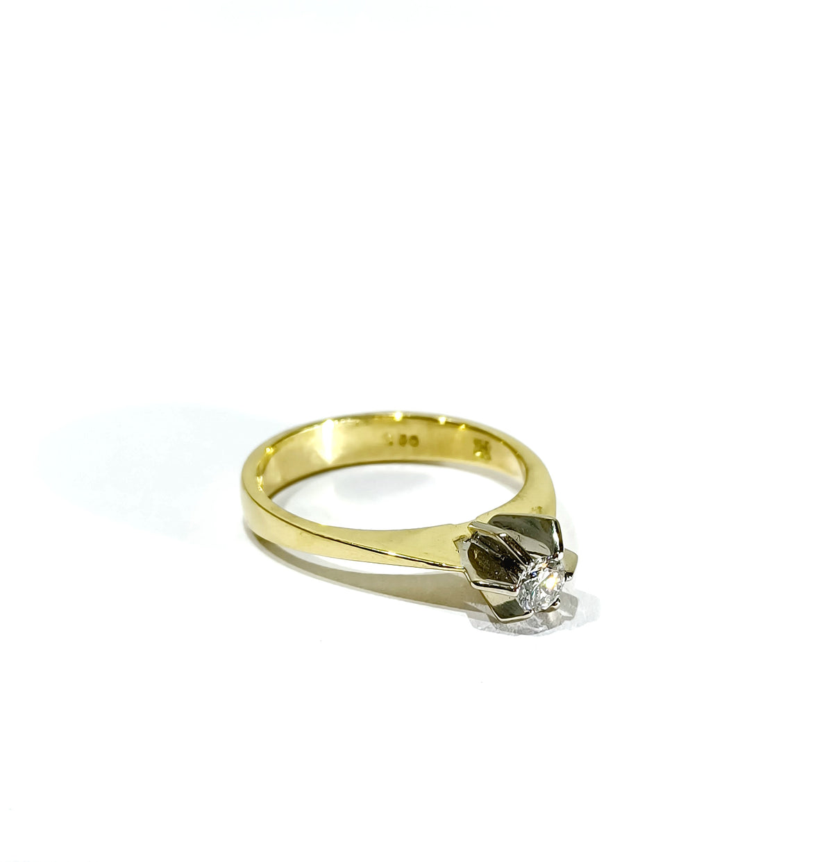 Yellow Gold Solitaire Ring with Diamonds