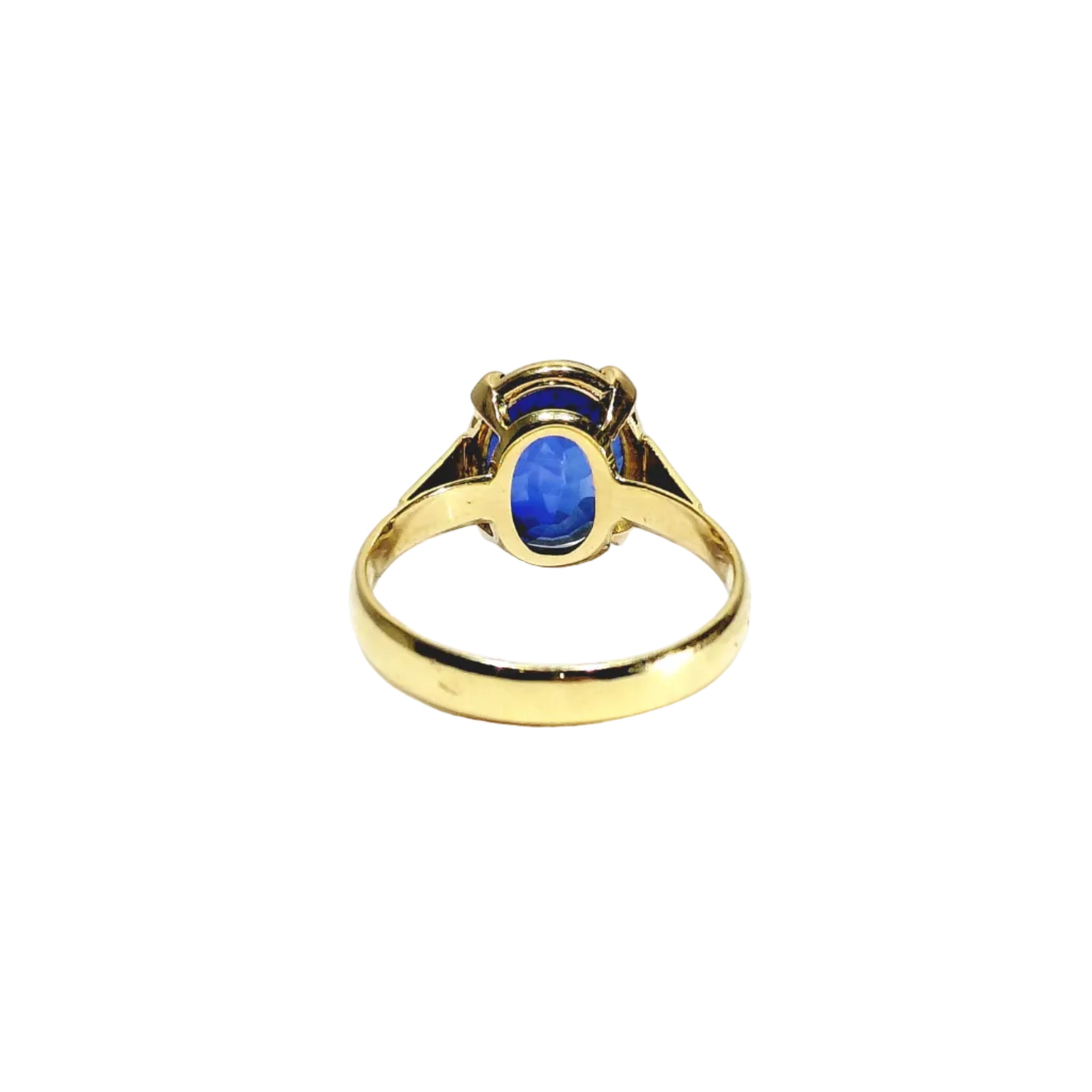 Bague en or jaune et saphir