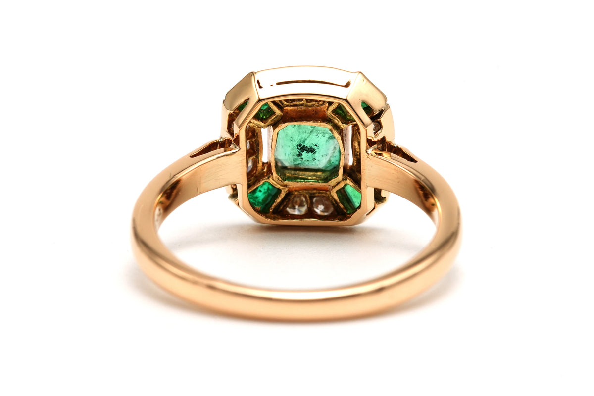 "Entourage" Ring in Yellow Gold, Emeralds, and Diamonds