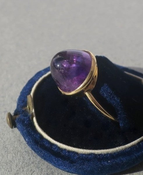 Yellow gold and Amethyst Cocktail Ring