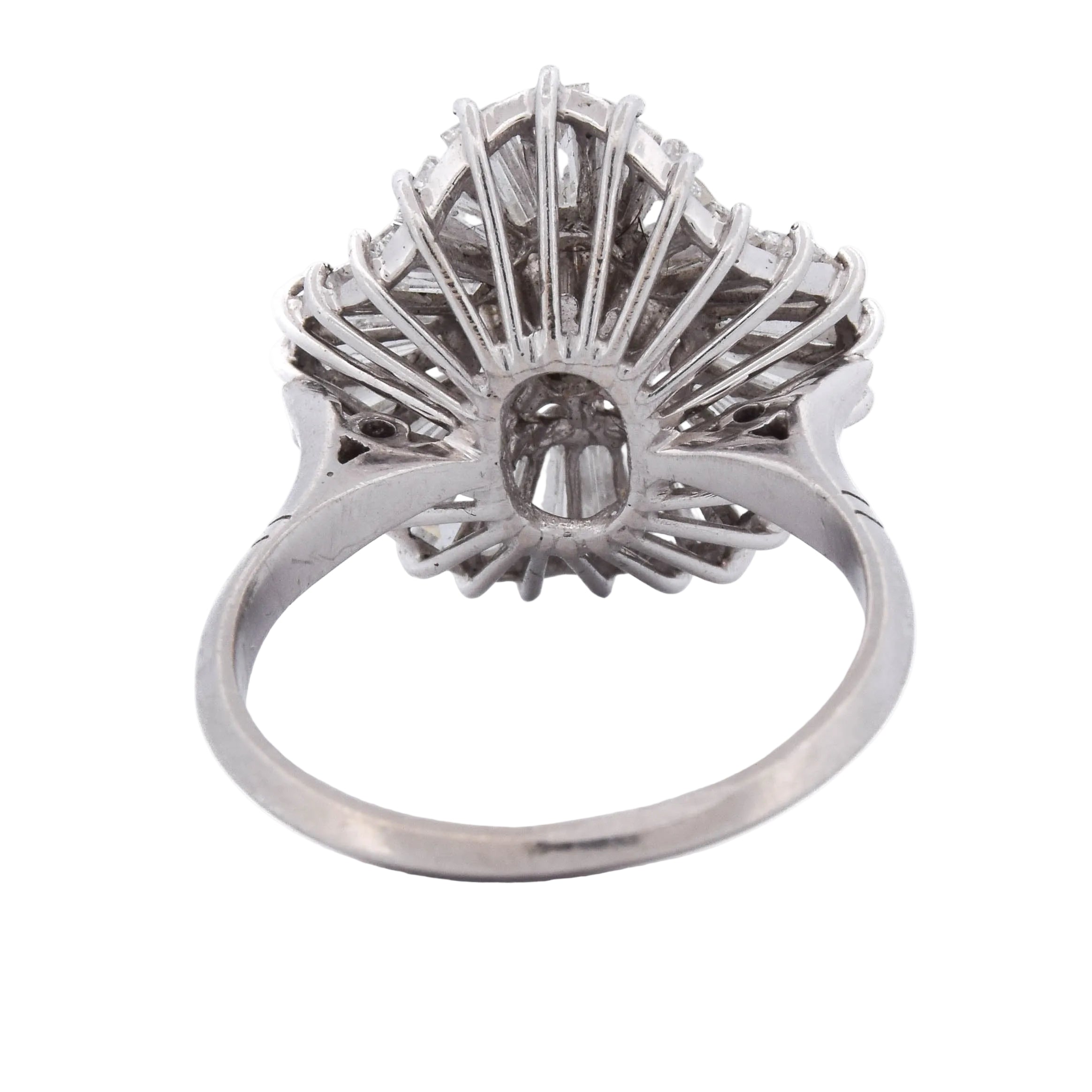 Entourage Ring in Platinum and Diamonds
