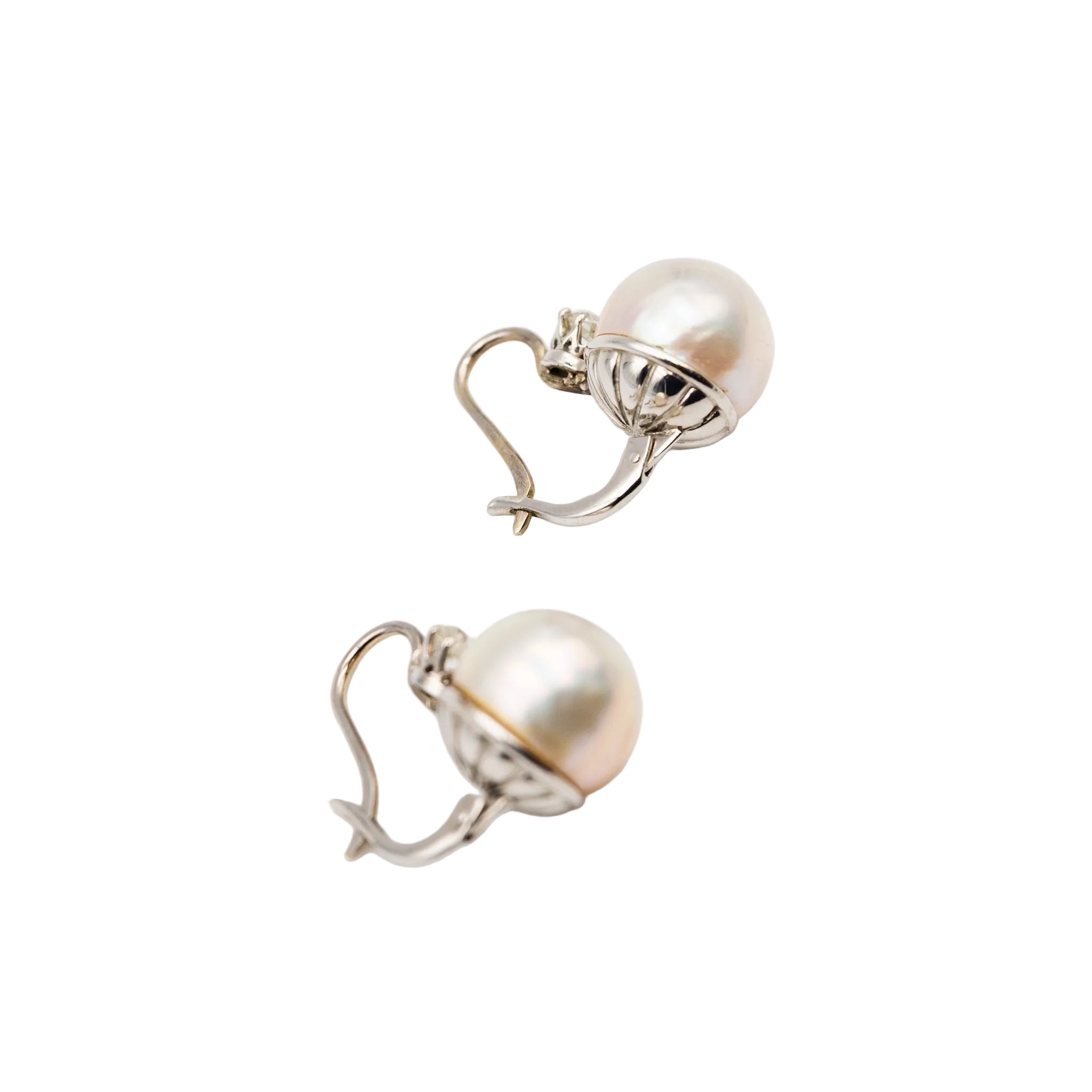 Boucles d'oreilles dormeuses en or blanc perles et diamants