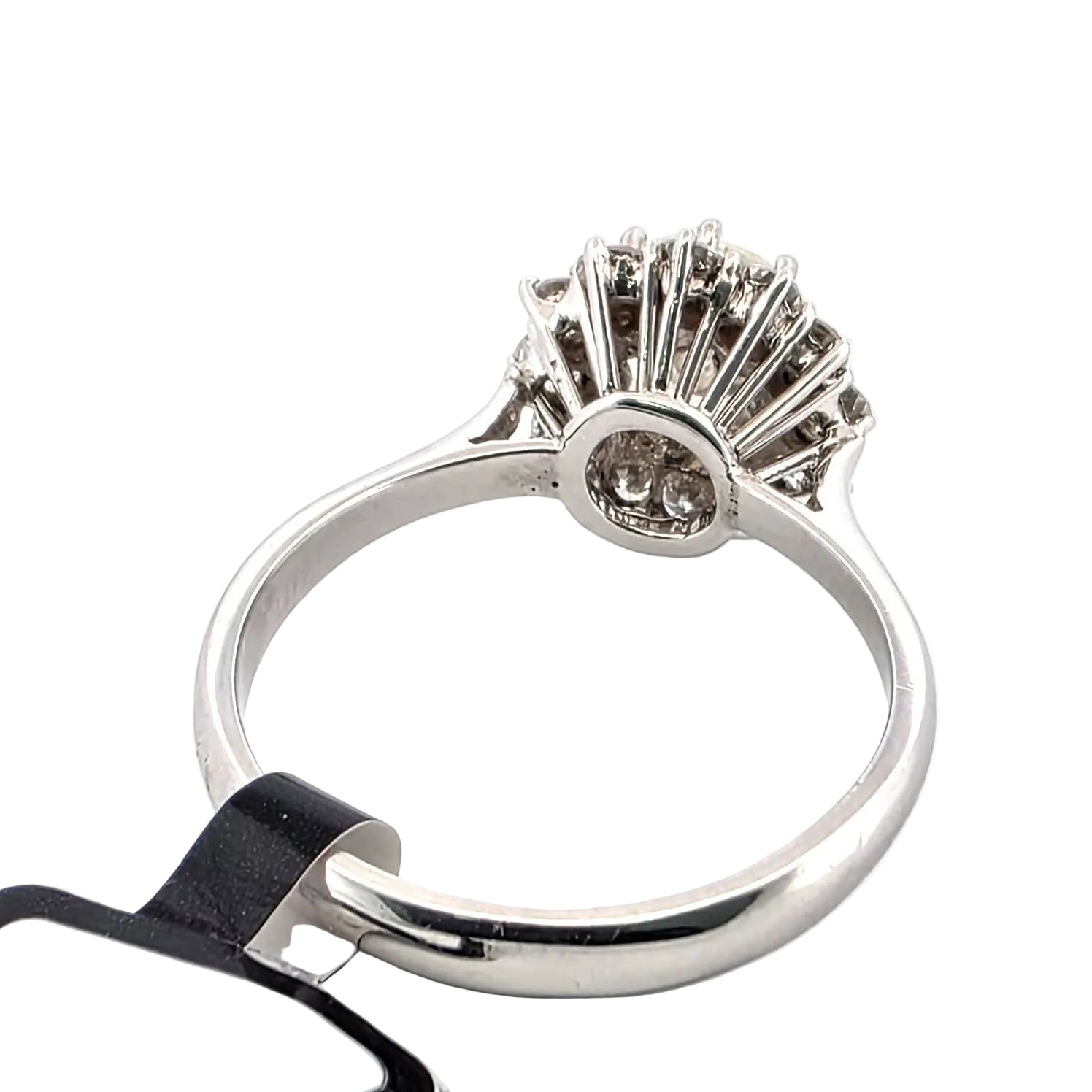 Bague Entourage en or blanc et diamants