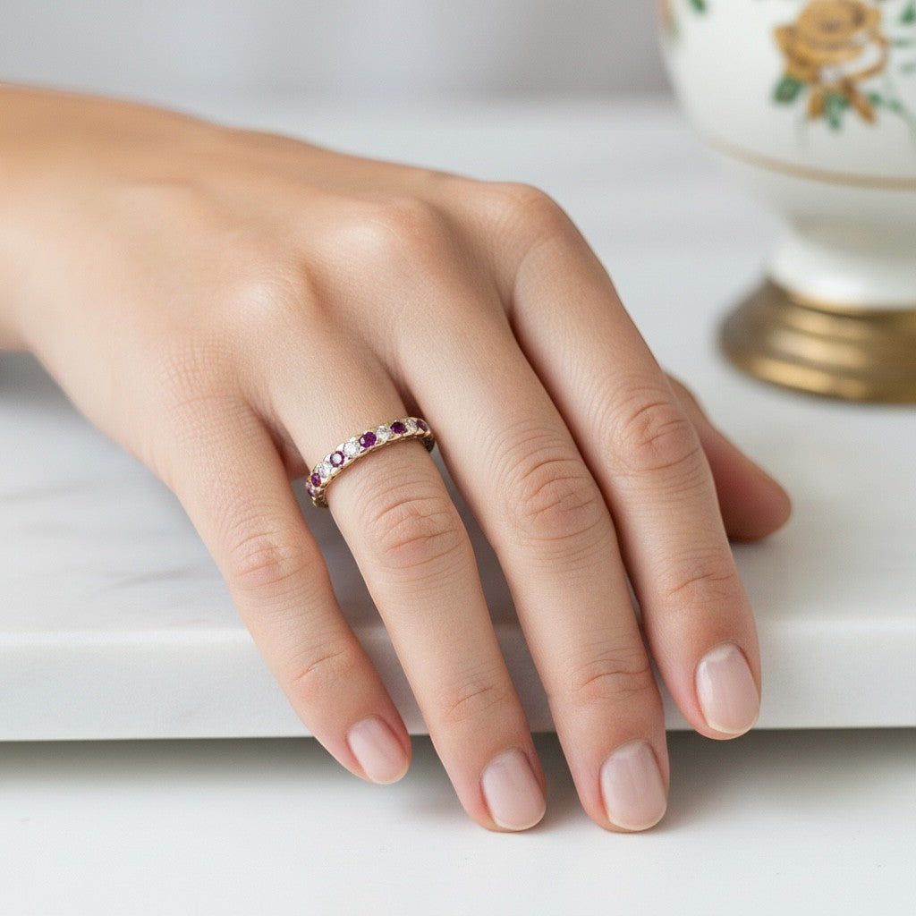 Wedding band ring in white gold with Ruby and Diamonds