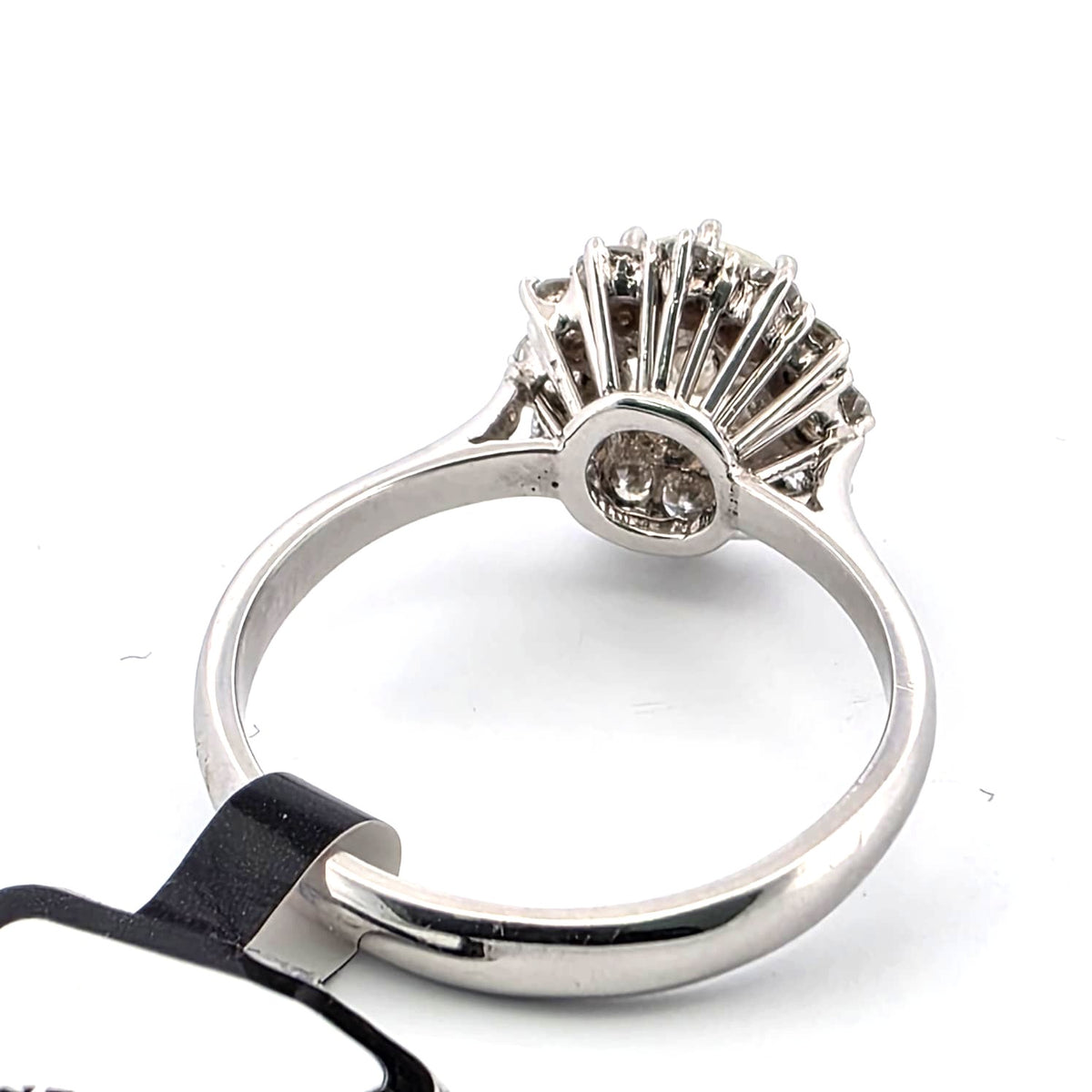 Bague Entourage en or blanc et diamants