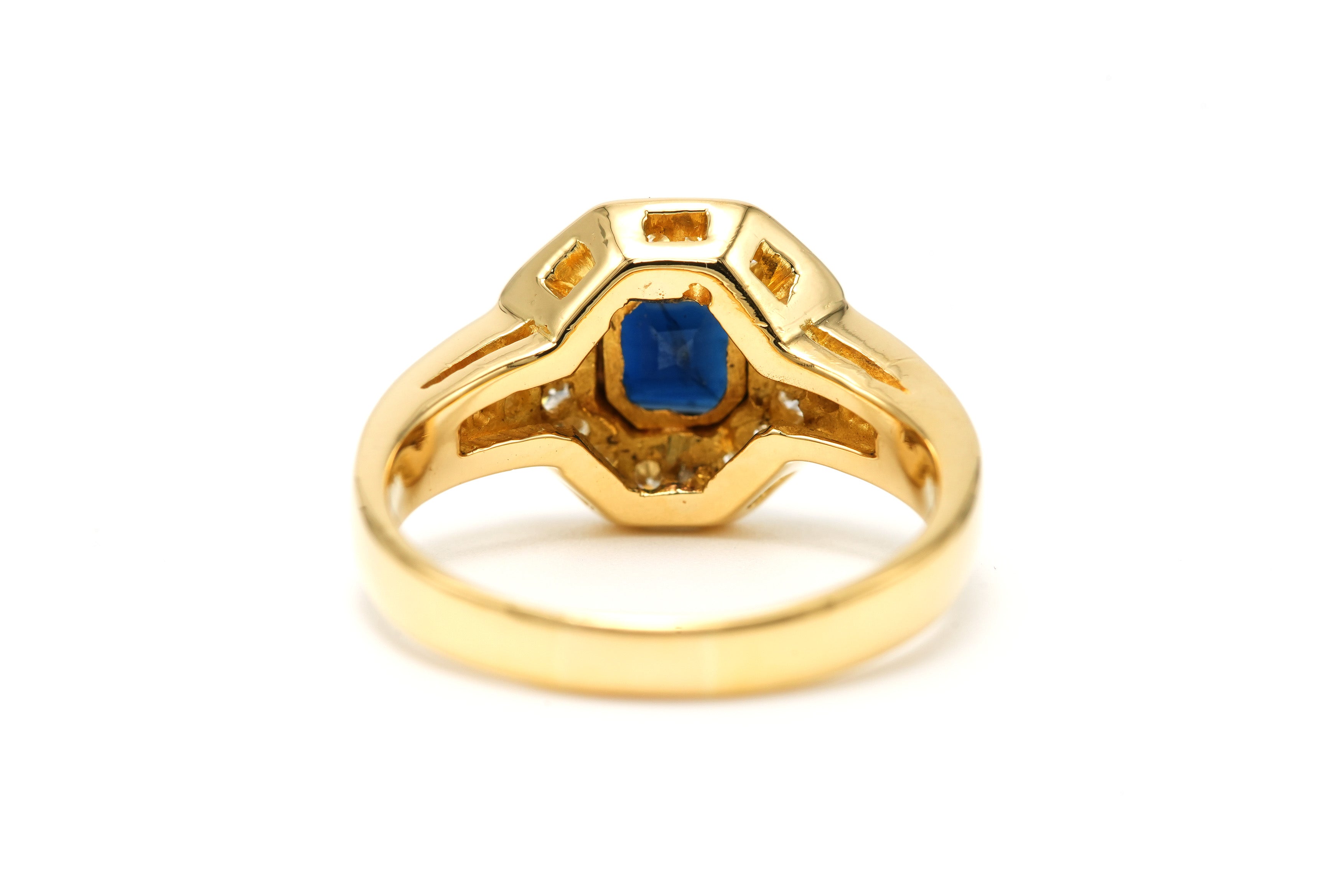 Bague Entourage en or jaune, saphir et diamants