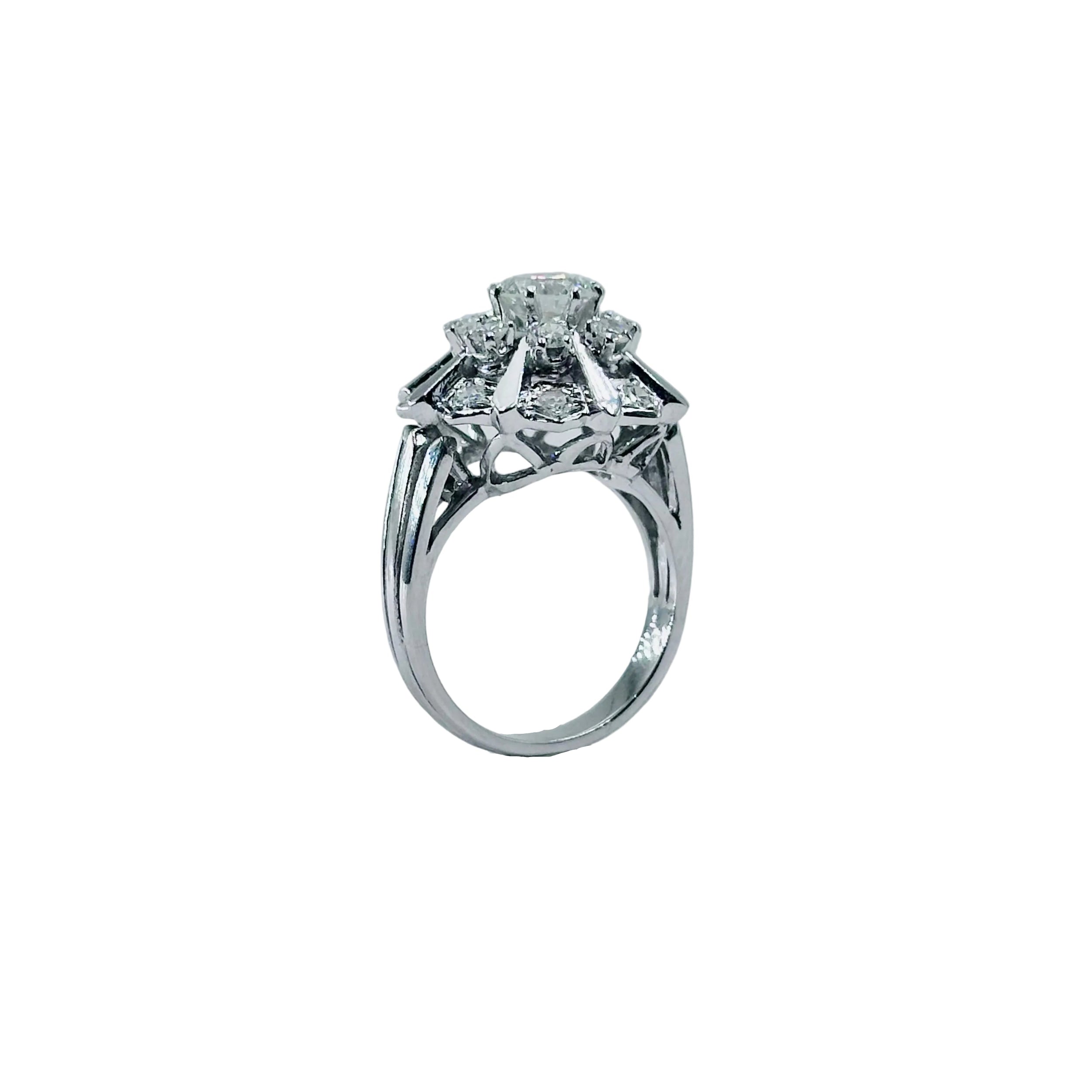 Entourage Ring in white gold, platinum, and diamonds