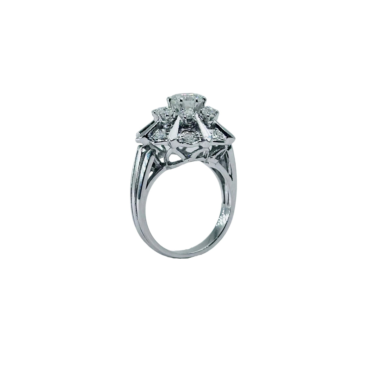 Entourage Ring in white gold, platinum, and diamonds