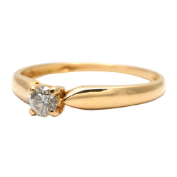 Yellow Gold Solitaire Ring with Diamond