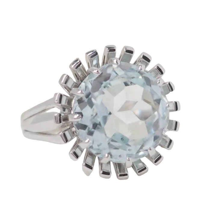 White Gold and Aquamarine Solitaire Ring