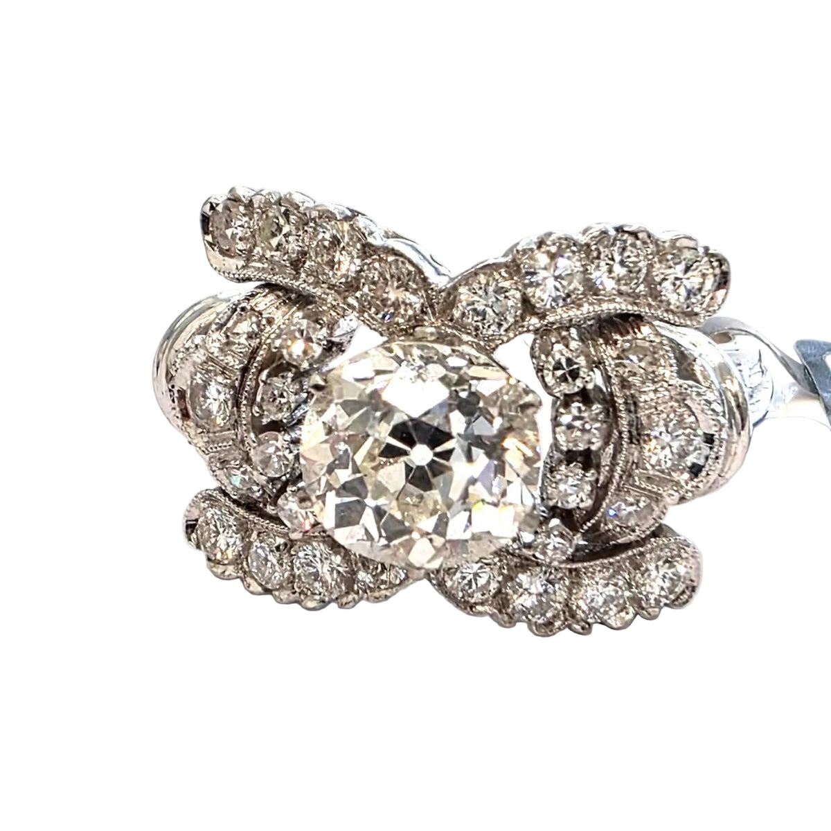 "Entourage" Ring in White Gold and Diamonds