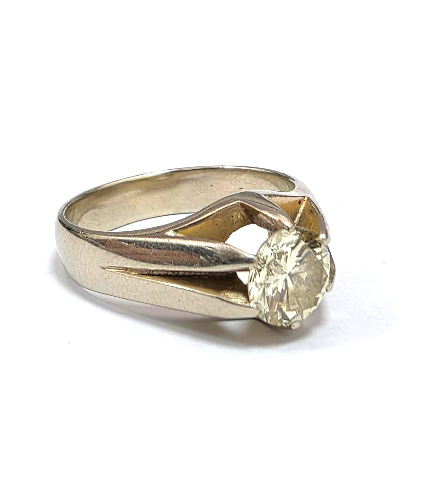 White Gold Solitaire Ring with Diamond