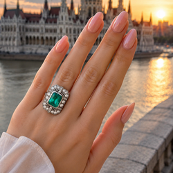 "Entourage" Ring in White Gold, Emerald, and Diamonds