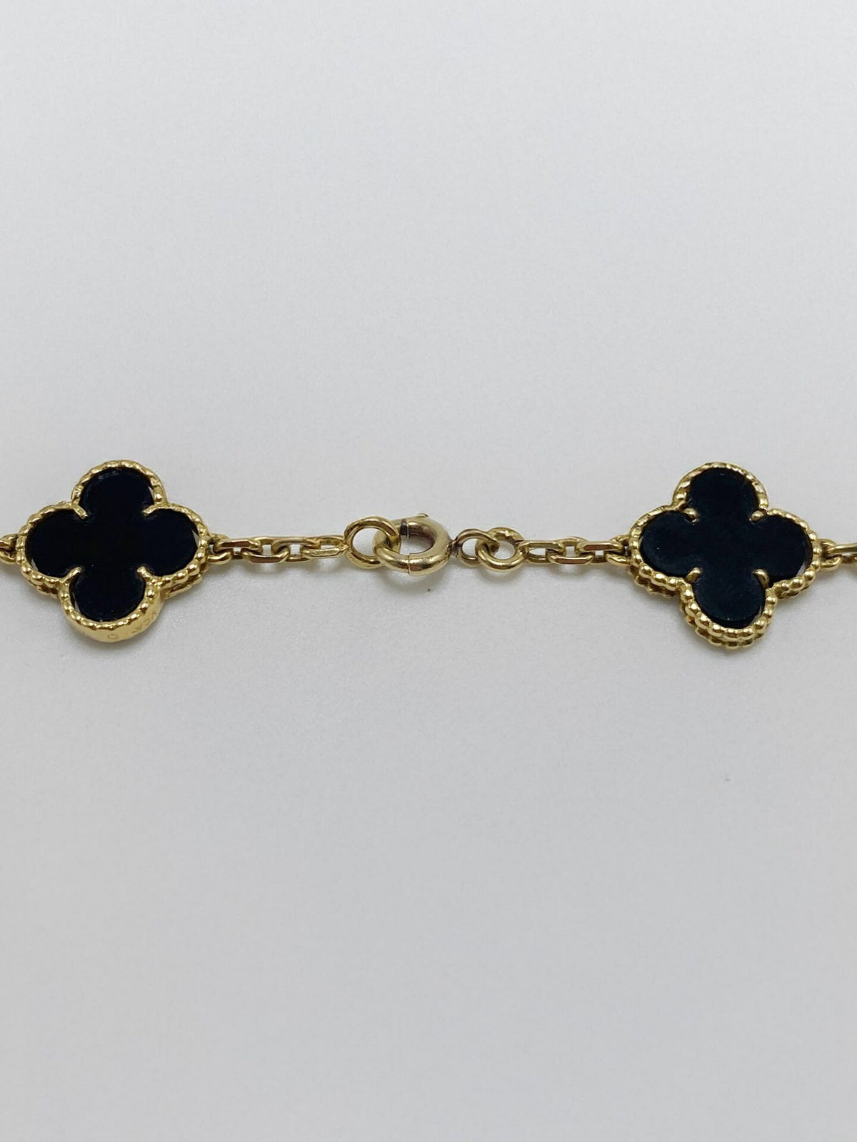 VAN CLEEF & ARPELS "Vintage Alhambra" Long necklace in yellow gold and Onyx