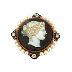 Cameo brooch in yellow gold, silver, chalcedony, pearls, and diamonds