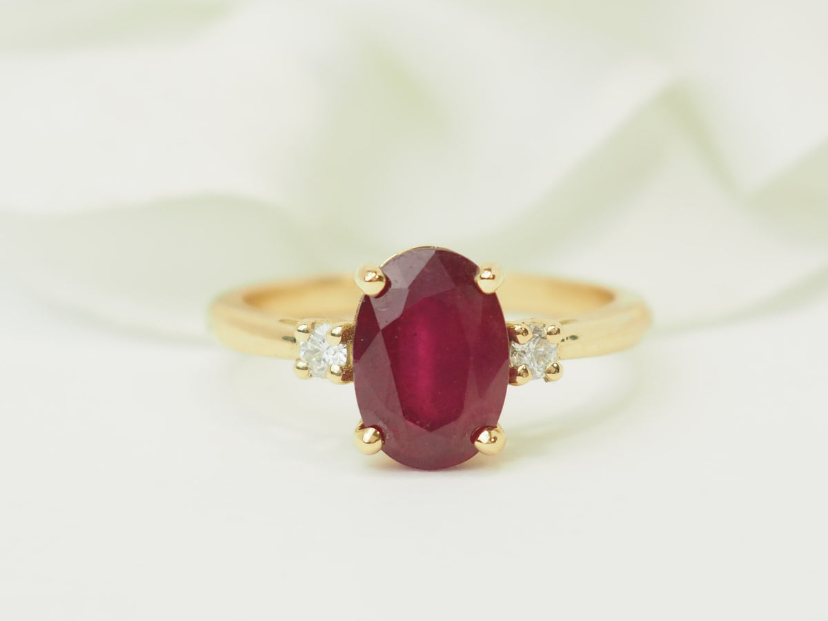 Bague Solitaire en or jaune, rubis et diamants