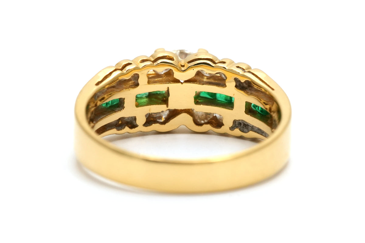 Bague Bandeau en or jaune, émeraudes et diamants