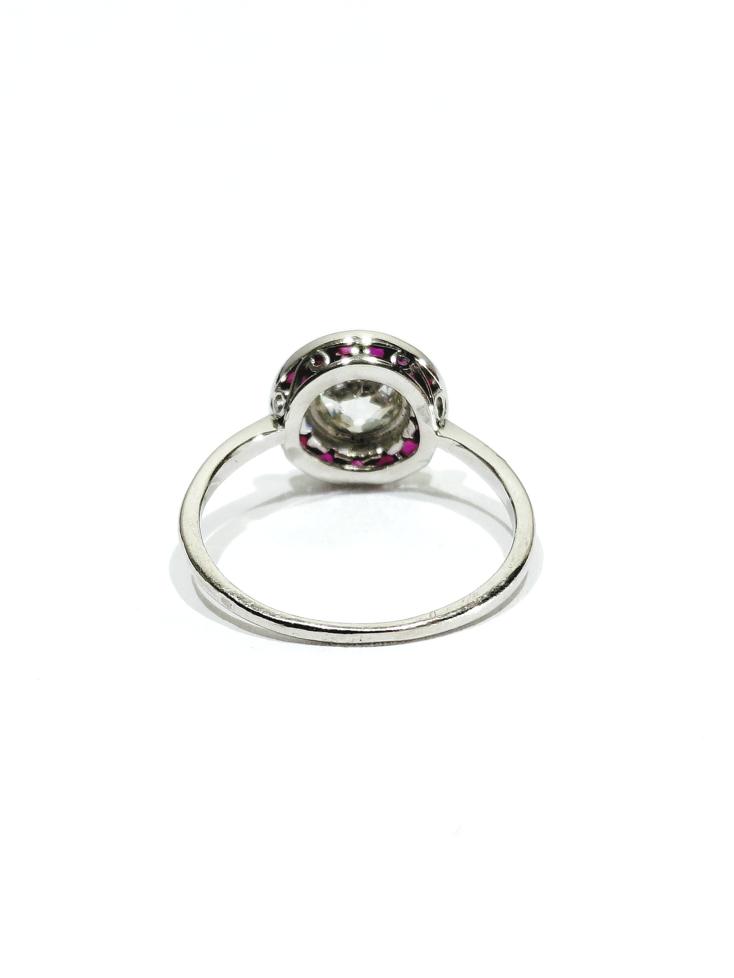 Bague Cible en platine, rubis, et diamants