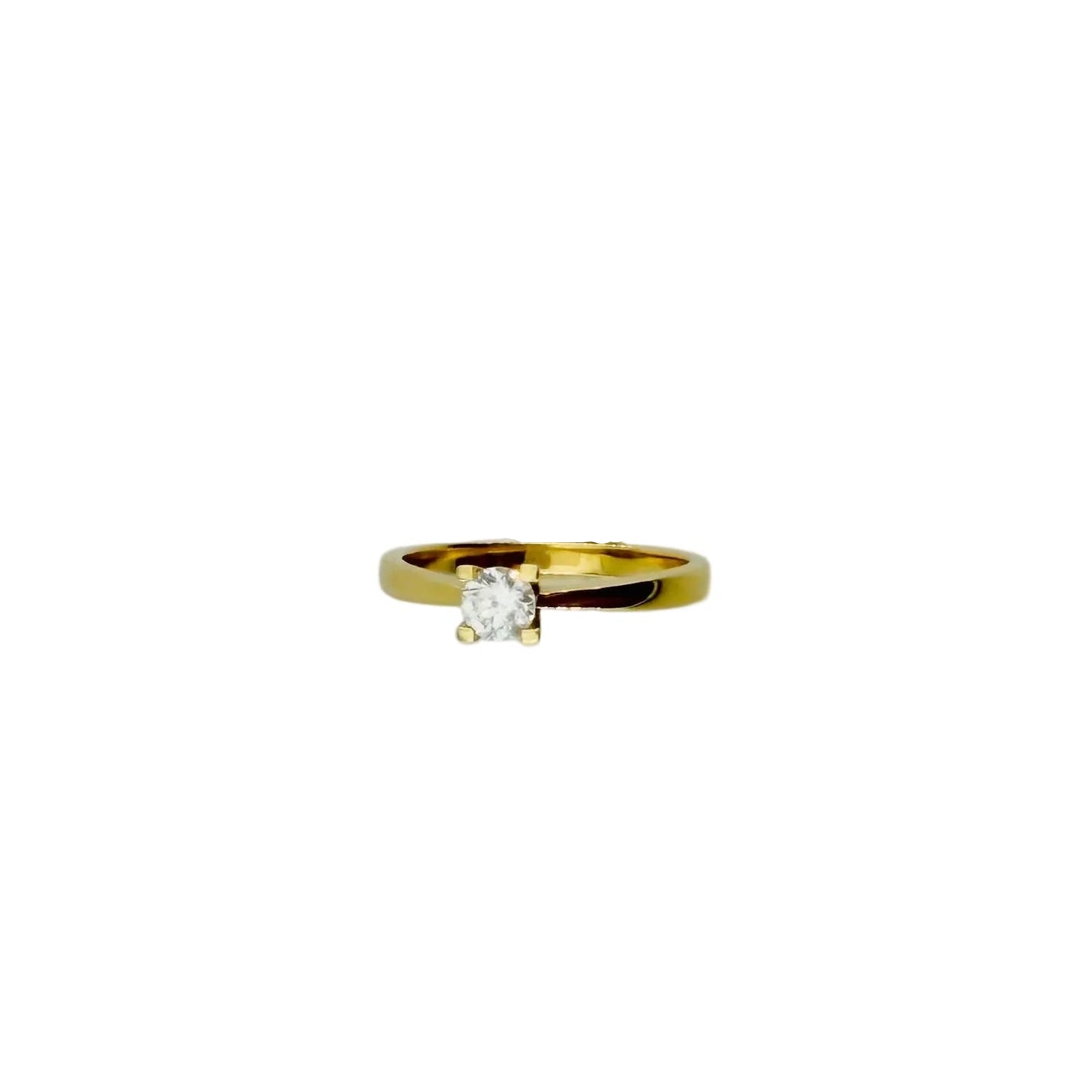Yellow Gold Solitaire Ring with Diamond