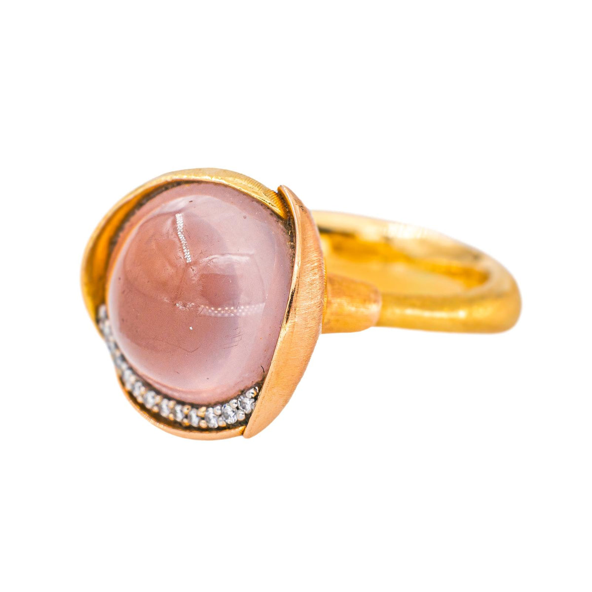 Ole Lynggaard Lotus Ring in Yellow gold with Rose Quartz