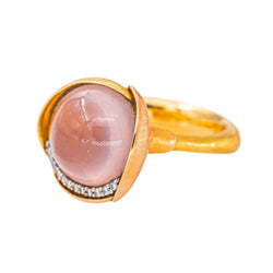 Ole Lynggaard Lotus Ring in Yellow gold with Rose Quartz