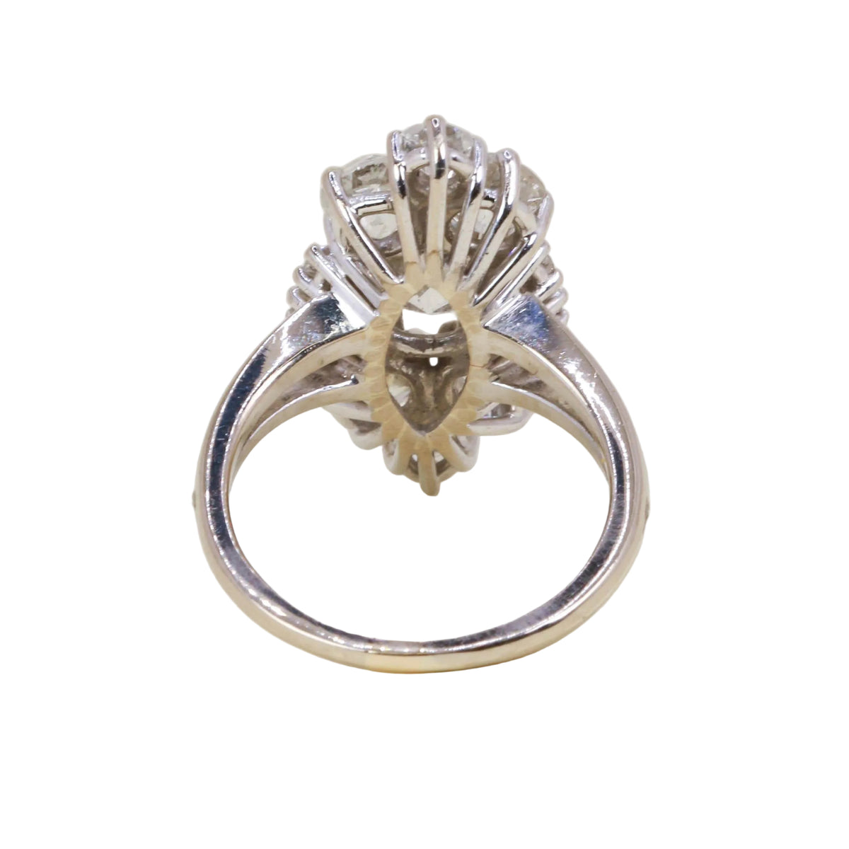 Marquise Ring in White Gold and Diamonds