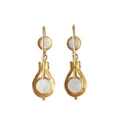 Boucles d'oreilles Pendantes en or jaune et pierre de lune