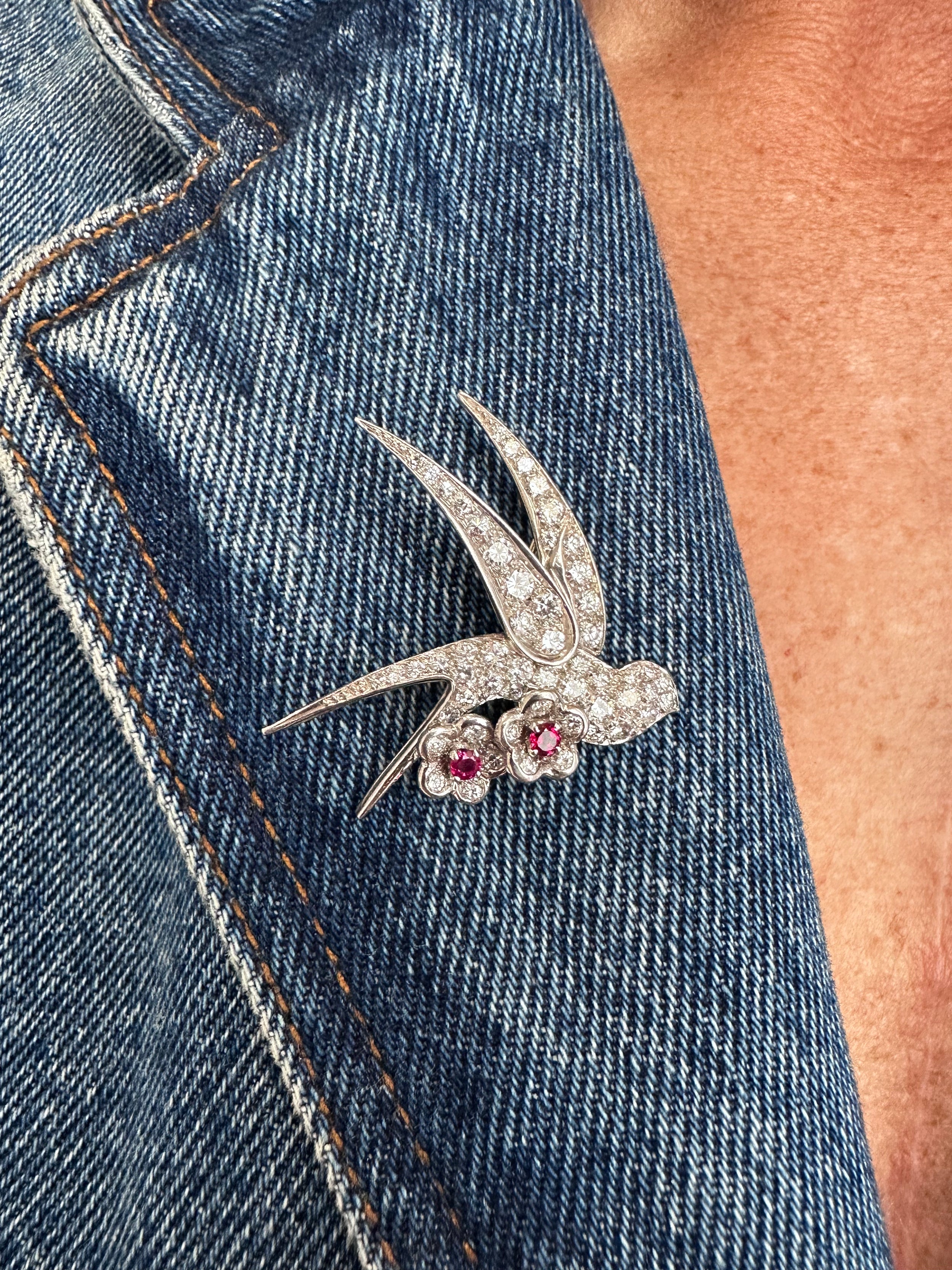 Brooch "Bird on two flowers" in white gold and Platinum