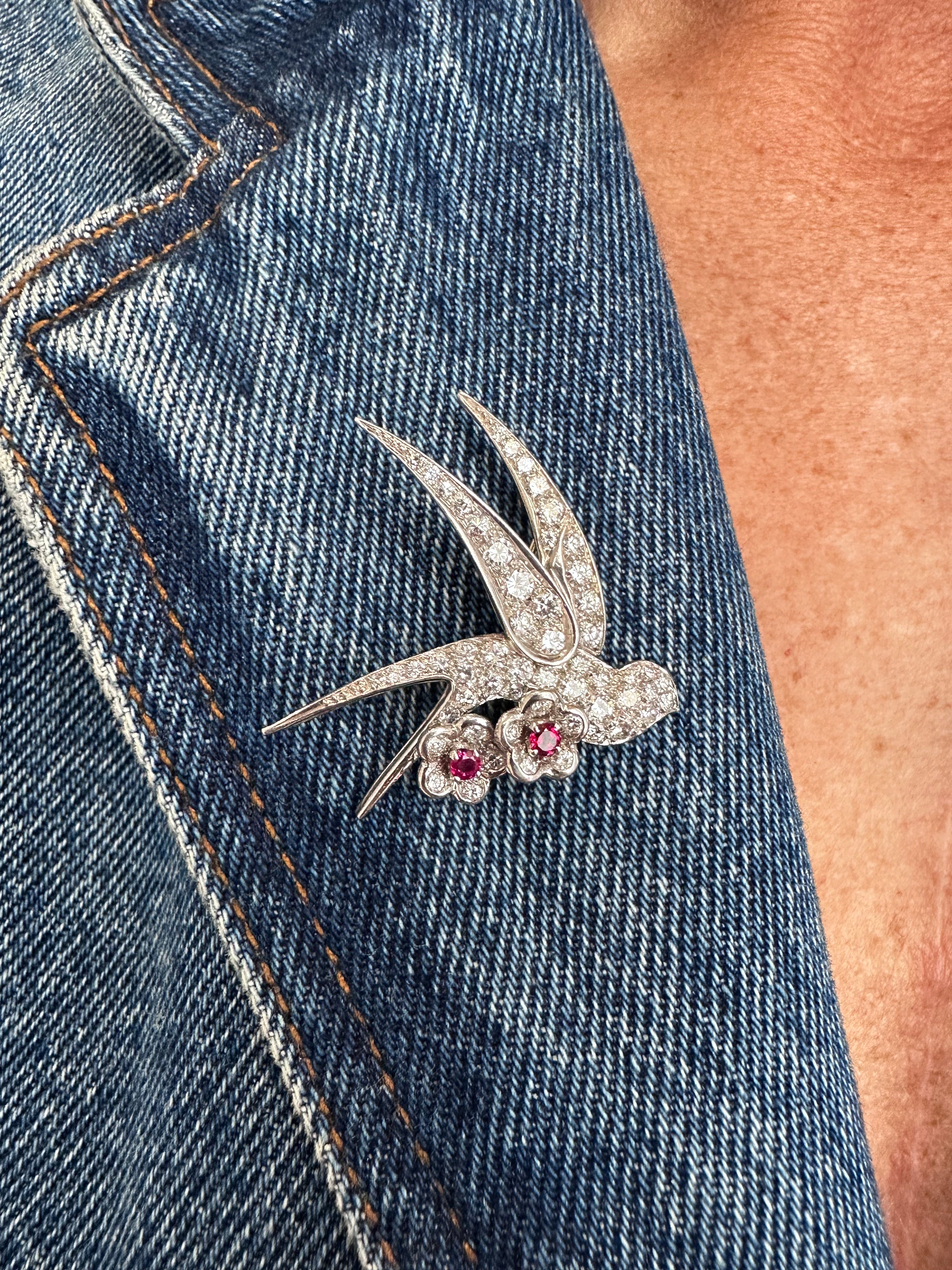 Brooch "Bird on two flowers" in white gold and Platinum