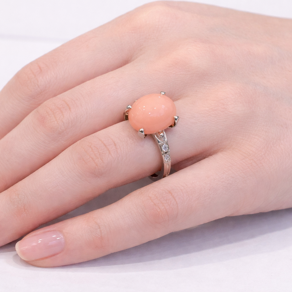 Vintage ring made of Platinum, Diamonds, and Coral