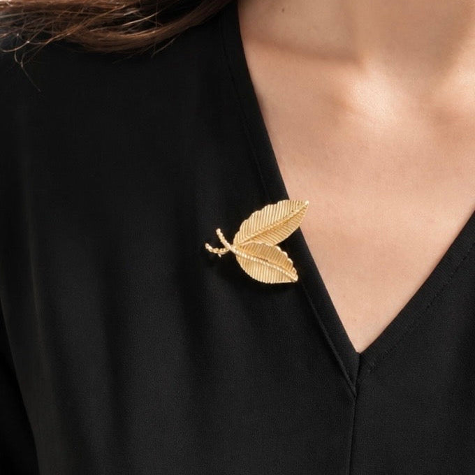 MELLERIO brooch in yellow gold