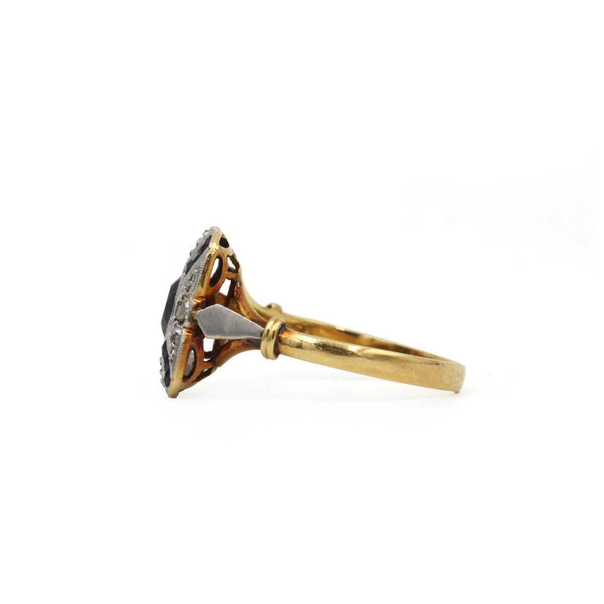 Bague Entourage en or jaune, platine, saphirs et diamants
