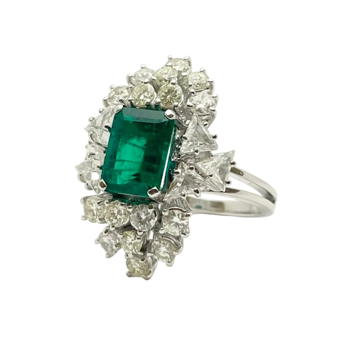 Entourage Ring in white gold, Emerald, and Diamonds