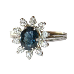 Marguerite Ring in White Gold, Sapphire, and Diamonds