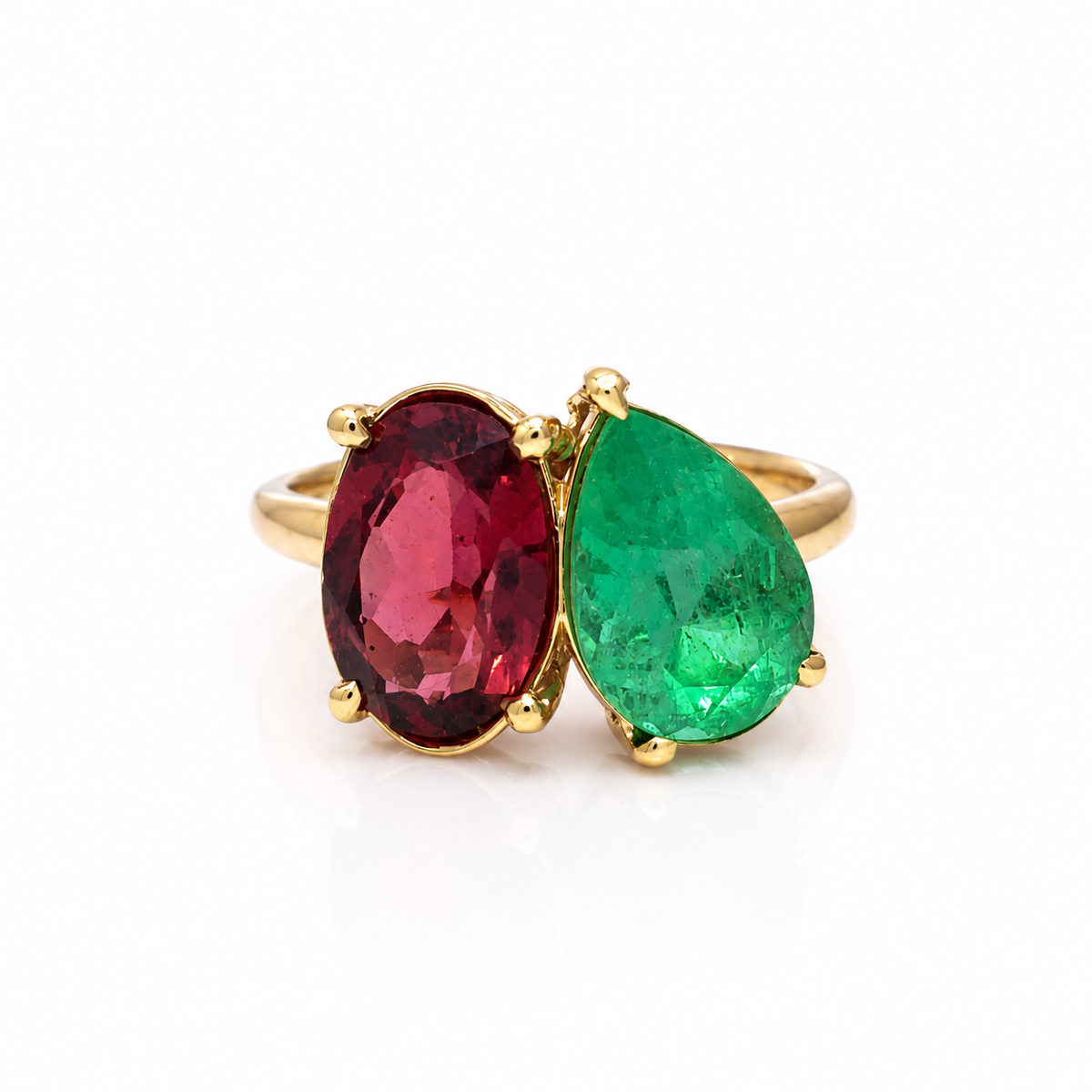 Bague Toi & Moi en or jaune, émeraude et grenat