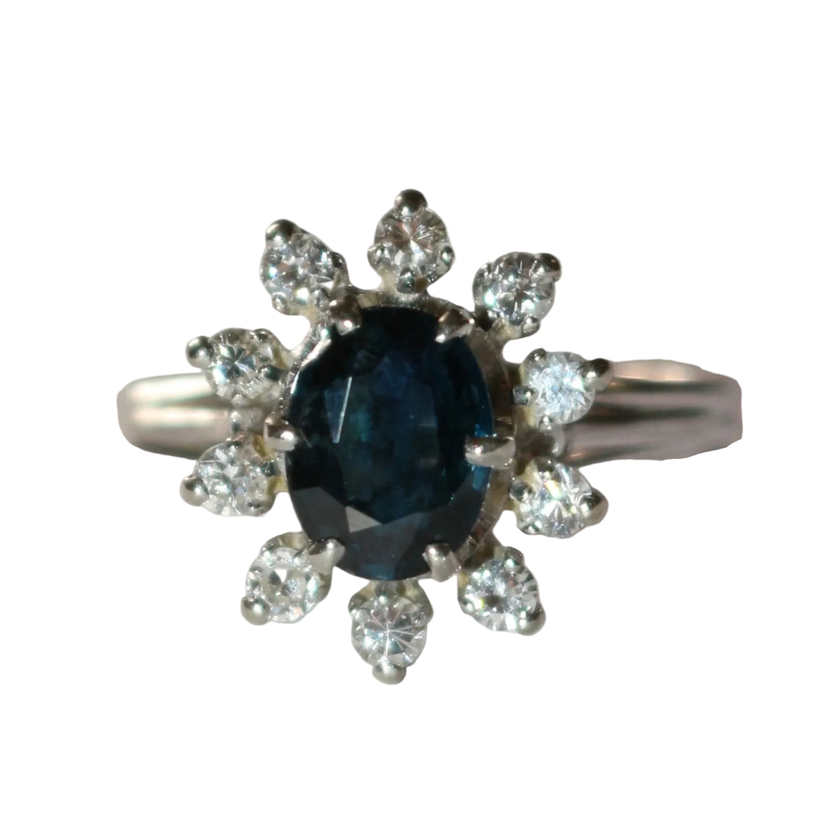 Marguerite Ring in White Gold, Sapphire, and Diamonds