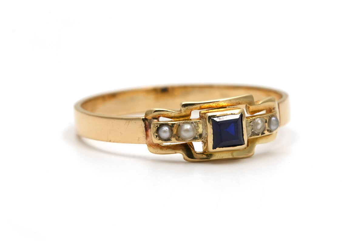 Yellow gold ring with pearls and sapphires
