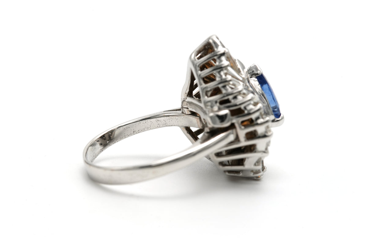 Entourage Ring in White Gold, Sapphire, and Diamonds
