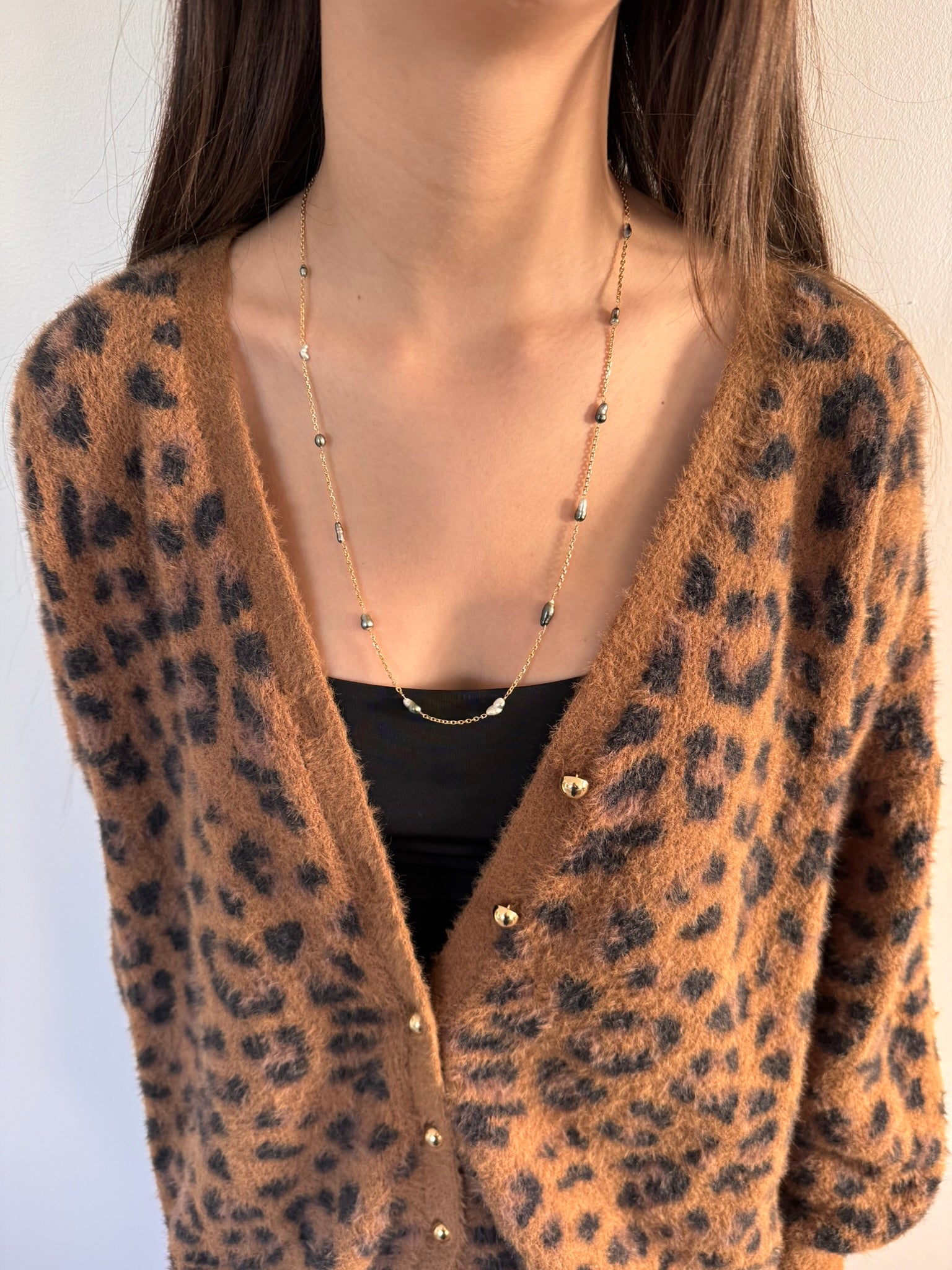 Rose gold long necklace with Tahitian pearls.