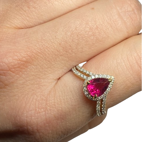 Entourage Ring in yellow gold, rubellite Tourmaline, and diamonds