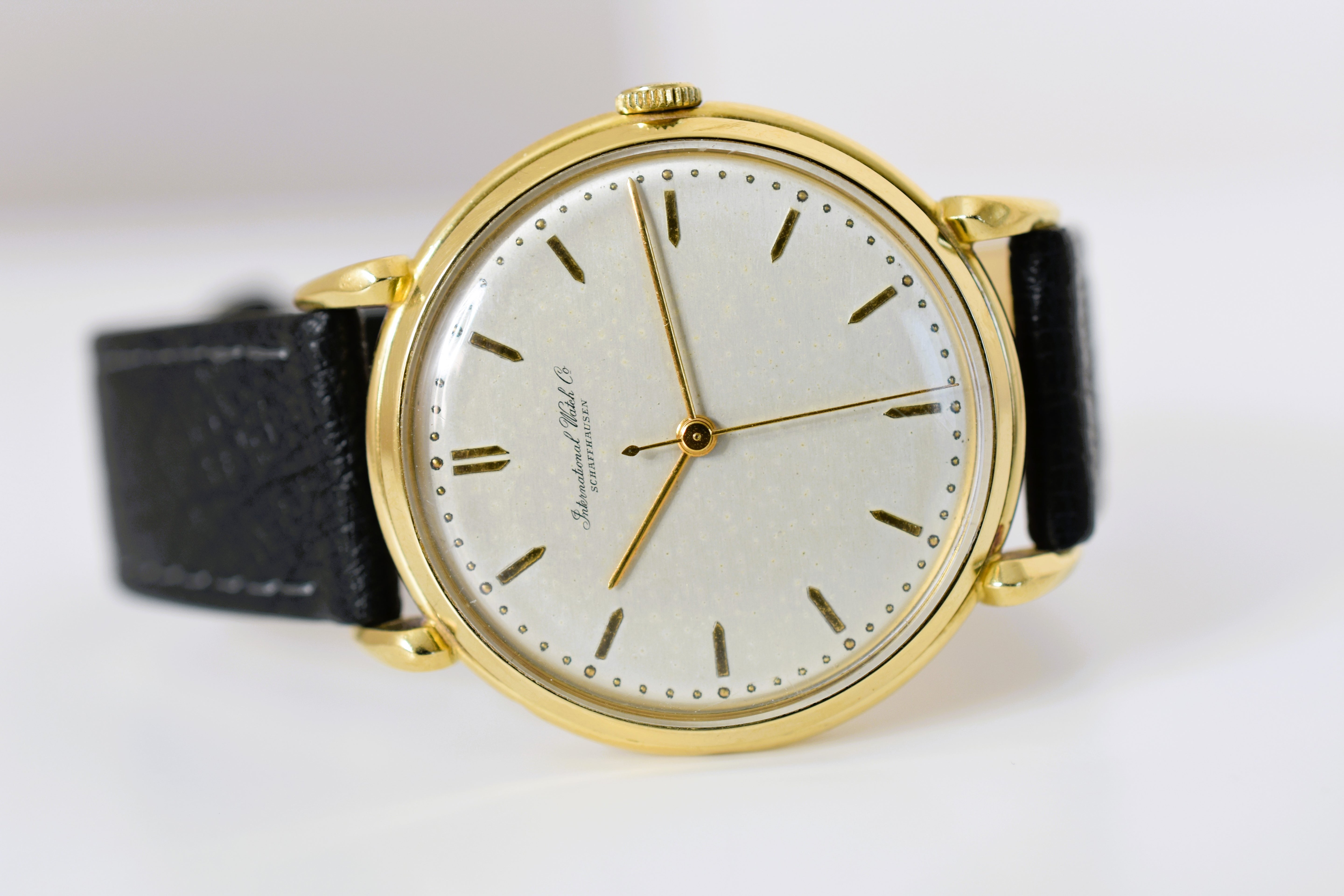 Watch IWC in yellow gold and leather